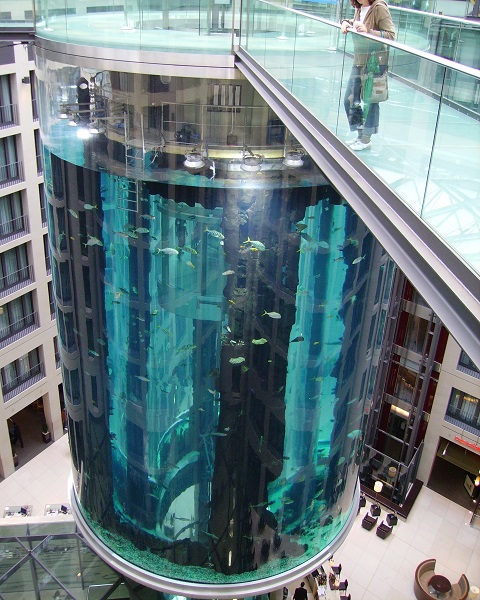 AquaDom lift germania