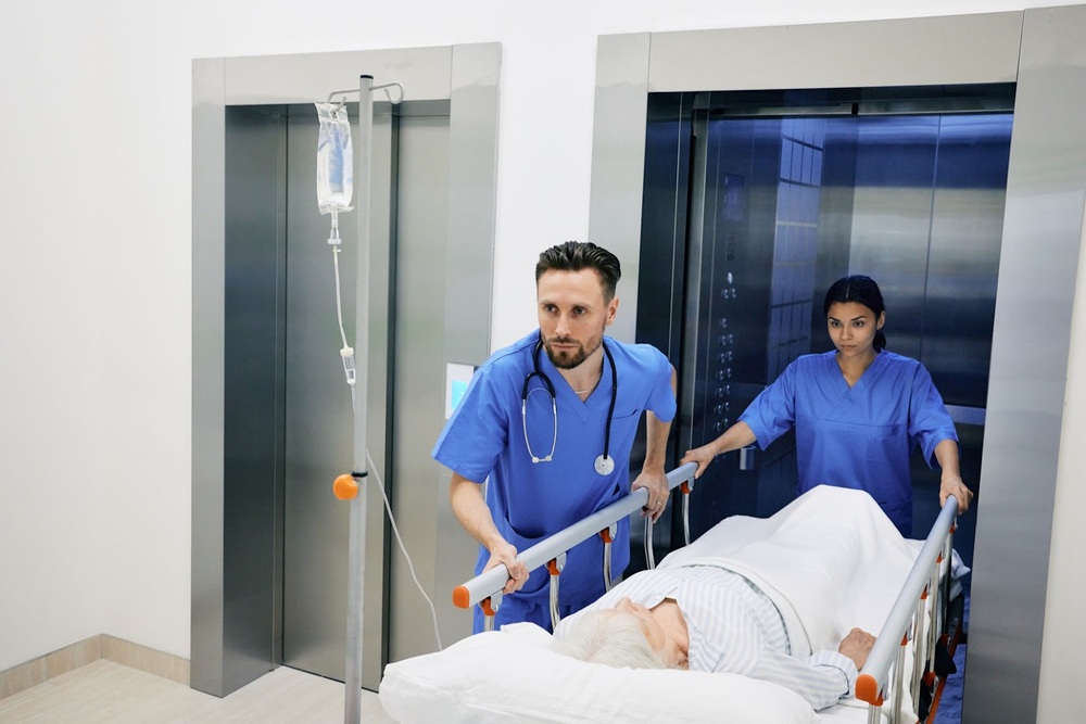 Lift de targa in spital