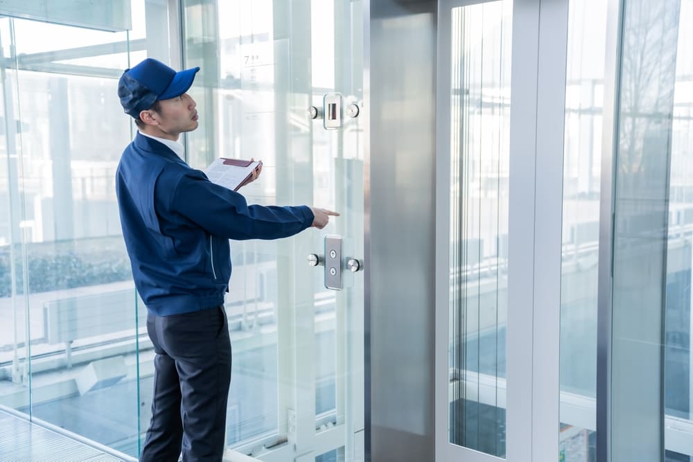 Ascensor respectand standardele de siguranta