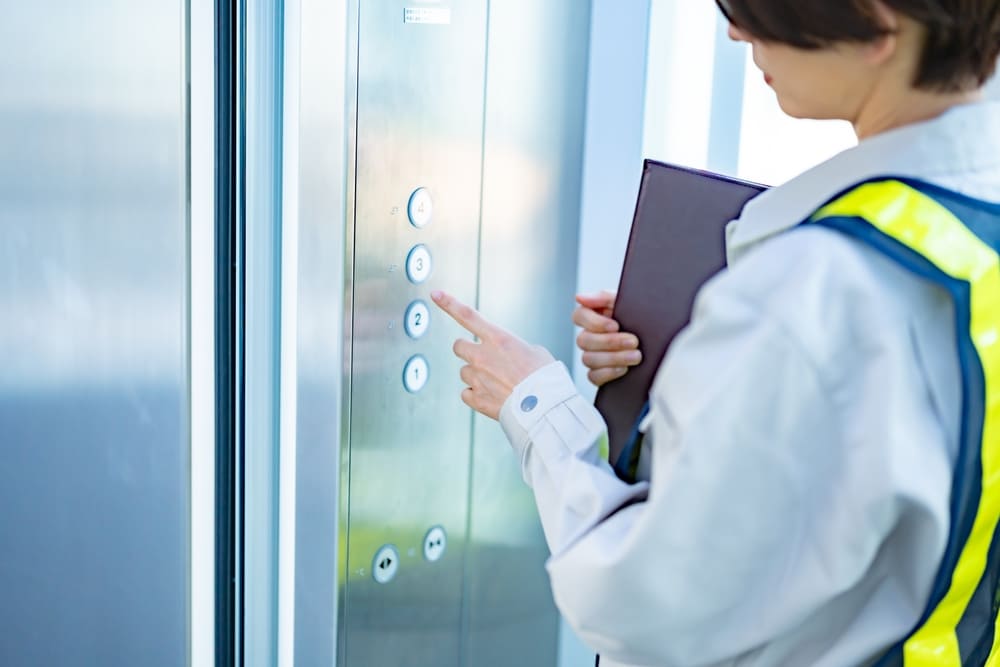 Verificare tehnica a unui ascensor